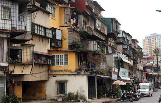 Có nên nâng chiều cao các dự án cải tạo chung cư cũ ở Hà Nội? - Ảnh 1