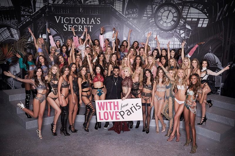 Victoria's Secret Fashion Show 2016 nóng bỏng đến phút cuối - Ảnh 1