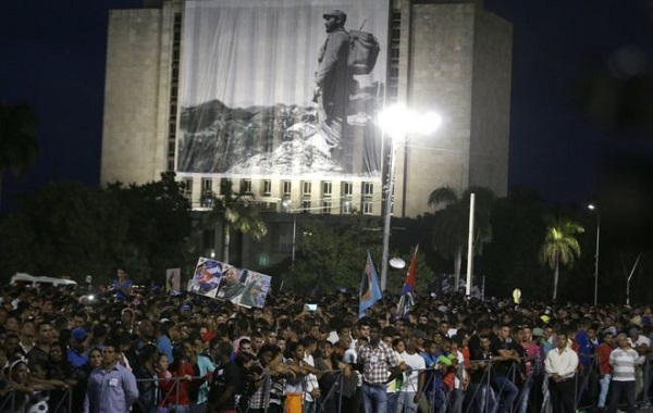 Cuba: Người dân đứng chật quảng trường tưởng niệm Lãnh tụ Fidel - Ảnh 2