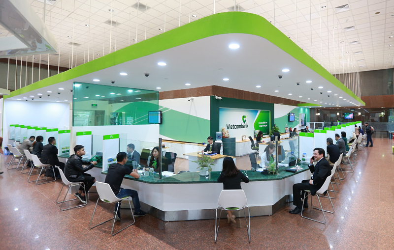 Vietcombank giảm đồng loạt lãi suất cho vay VND trong 3 tháng để chia sẻ khó khăn với khách hàng doanh nghiệp - Ảnh 1