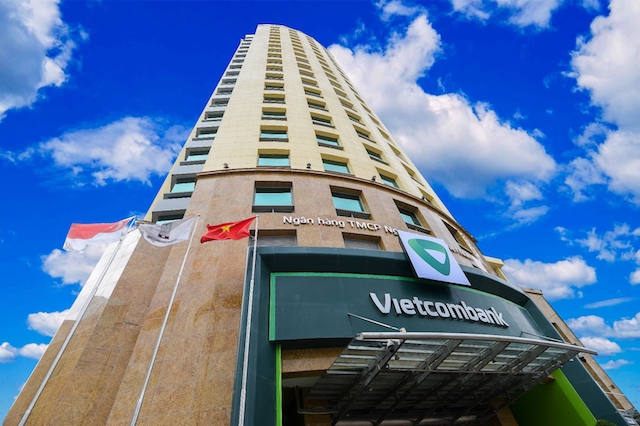 Vietcombank giảm tới 1% lãi suất cho vay hỗ trợ doanh nghiệp, người dân miền Trung bị ảnh hưởng bão lũ - Ảnh 1