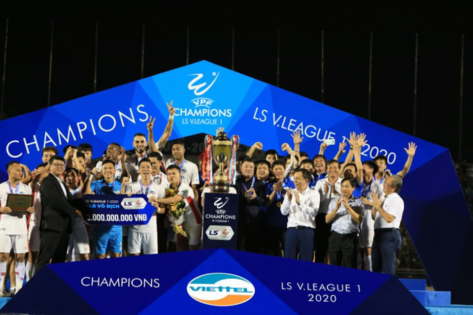 [Ảnh] Viettel vỡ oà cảm xúc trong ngày hạ bệ Hà Nội FC để vô địch V-League 2020 - Ảnh 6