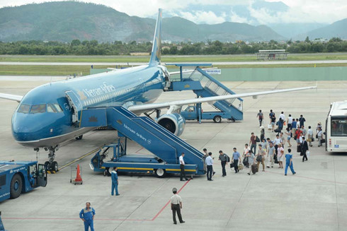 Vietnam Airlines phải cạnh tranh với hàng không giá rẻ - Ảnh 1