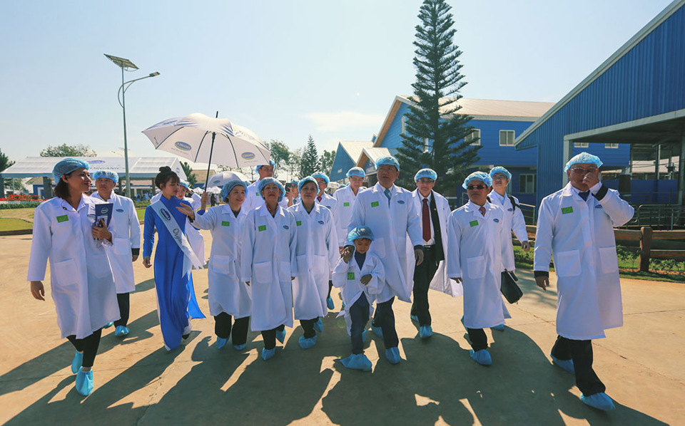 Cận cảnh trang trại bò sữa organic tiêu chuẩn châu Âu đầu tiên tại Việt Nam - Ảnh 14