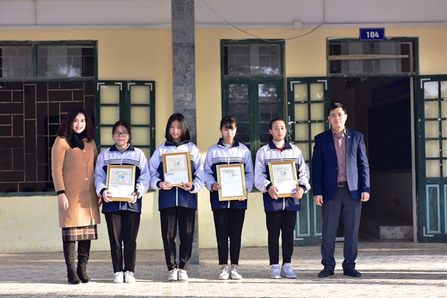 Trường THPT Tân Dân nhận 13 giải vòng Cuộc thi "Vì An toàn giao thông Thủ đô trên internet" năm 2020 - Ảnh 2