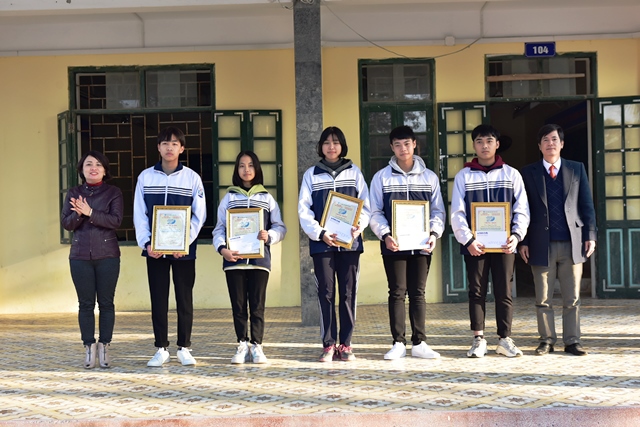 Trường THPT Tân Dân nhận 13 giải vòng Cuộc thi "Vì An toàn giao thông Thủ đô trên internet" năm 2020 - Ảnh 3