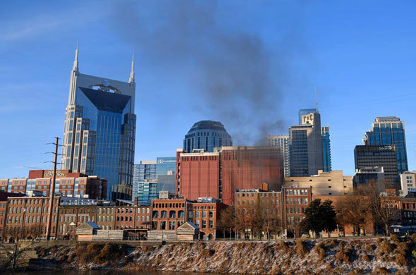 Mỹ: Nashville áp lệnh giới nghiêm sau vụ nổ lớn làm rung chuyển trung tâm thành phố - Ảnh 1
