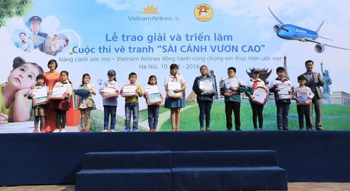 Trao giải cuộc thi “Sải cánh vươn cao” dành cho học sinh tiểu học Hà Nội - Ảnh 1