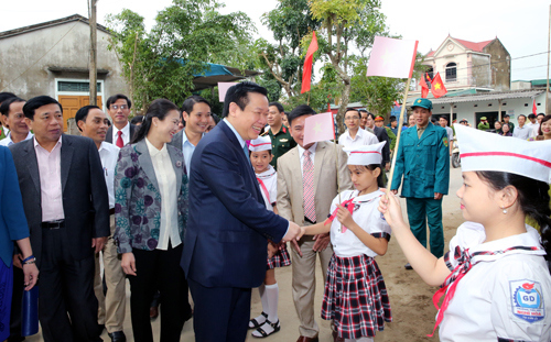 Phó Thủ tướng Vương Đình Huệ dự ngày hội đoàn kết tại thị xã Cửa Lò - Ảnh 1