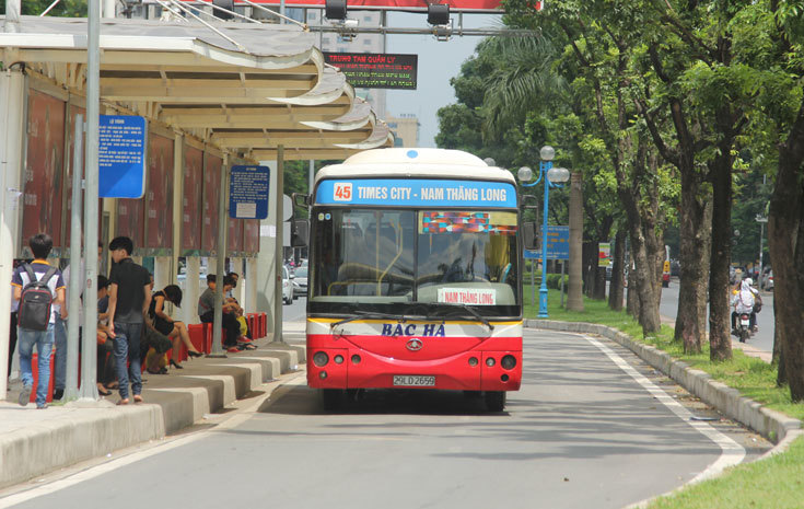 Xe buýt - phương tiện vận tải hành khách công cộng chủ lực của Hà Nội - Ảnh 1