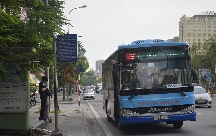 [Cuộc thi viết bảo vệ môi trường Hà Nội 2020] Đi xe buýt để bảo vệ môi trường: Hành động nhỏ, ý nghĩa lớn - Ảnh 1