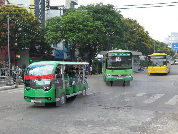 Thành phố Hồ Chí Minh thí điểm hai tuyến xe buýt điện - Ảnh 1