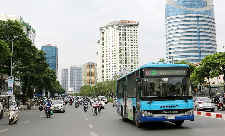 Xe buýt Hà Nội: Hiện đại hóa để bắt kịp xu thế - Ảnh 1
