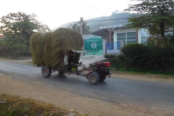 Huyện Krông Bông (Đắk Lắk): Xe “quá đát” tham gia giao thông gây nguy hiểm - Ảnh 1