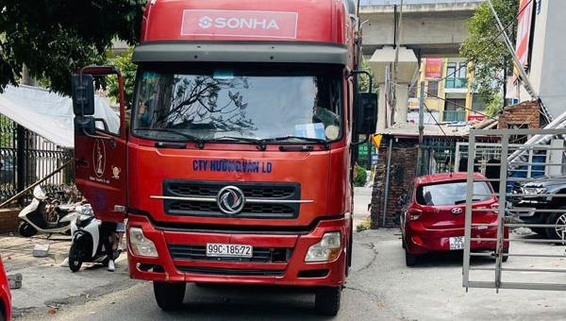 Hà Nội: Phạt 17 triệu đồng lái xe tải đi lùi trên đường Vành đai 3 - Ảnh 1