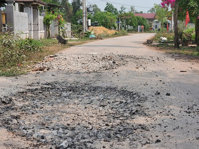 Thừa Thiên Huế: Xe tải "băm nát” tỉnh lộ, nguy cơ tai nạn giao thông rình rập - Ảnh 3