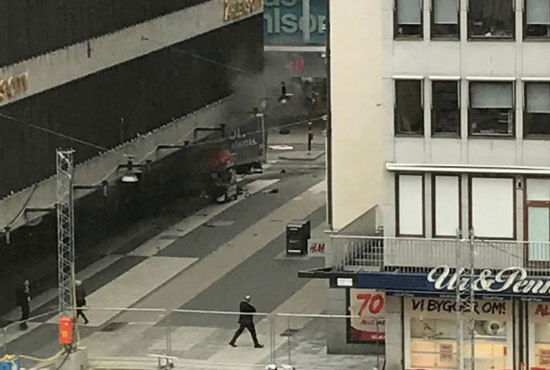 Thuỵ Điển: Ba người thiệt mạng trong vụ đâm xe vào cửa hàng bách hóa - Ảnh 1