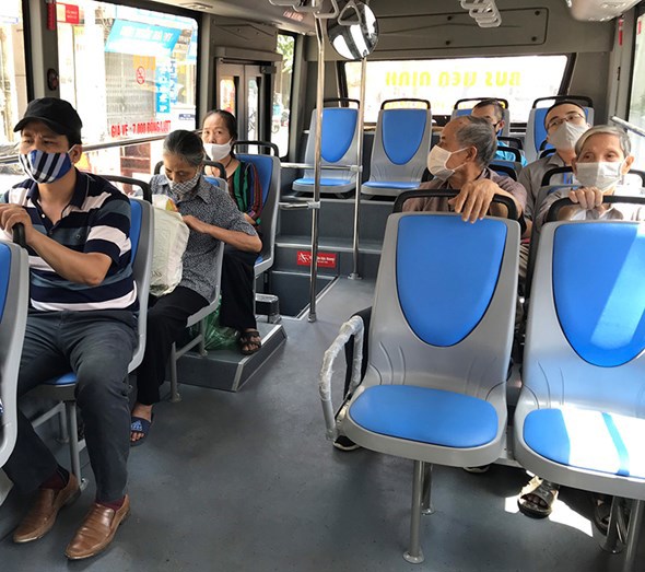 Hà Nội: Từ chối vận chuyển hành khách không đeo khẩu trang khi lên xe buýt - Ảnh 1