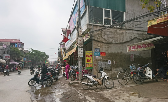 Hà Đông: Đỗ xe ô tô và họp chợ vẫn chưa đúng nơi quy định - Ảnh 5