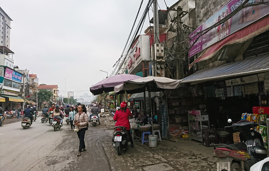 Hà Đông: Đỗ xe ô tô và họp chợ vẫn chưa đúng nơi quy định - Ảnh 6