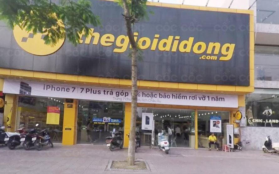 Xử lý bảng biển quảng cáo vi phạm ở quận Long Biên: “Thế giới di động” vẫn chiếm hết mặt tiền - Ảnh 1