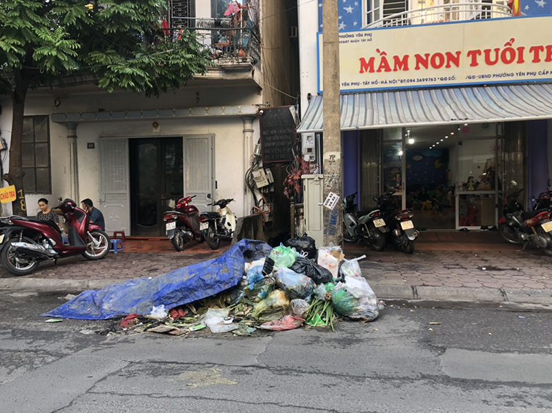 Sau 1 tuần phản ánh: Tuyến phố Yên Phụ vẫn tràn ngập rác thải - Ảnh 5