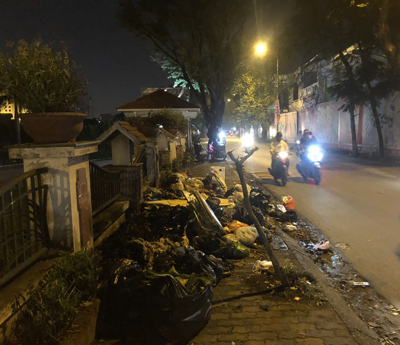 Sau 1 tuần phản ánh: Tuyến phố Yên Phụ vẫn tràn ngập rác thải - Ảnh 7