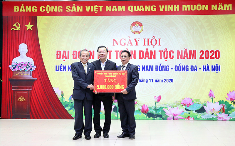 Chủ tịch UBND TP Chu Ngọc Anh dự Ngày hội Đại đoàn kết tại phường Nam Đồng: Phát huy tinh thần tích cực của Nhân dân để xây dựng Đảng, chính quyền - Ảnh 2