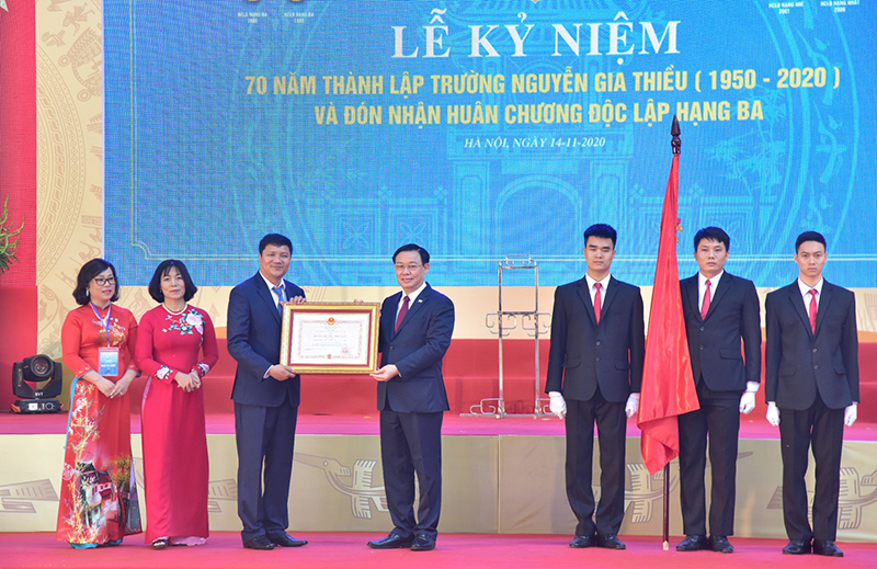 Tổng Bí thư, Chủ tịch nước Nguyễn Phú Trọng dự lễ kỷ niệm 70 năm thành lập trường THPT Nguyễn Gia Thiều - Ảnh 4