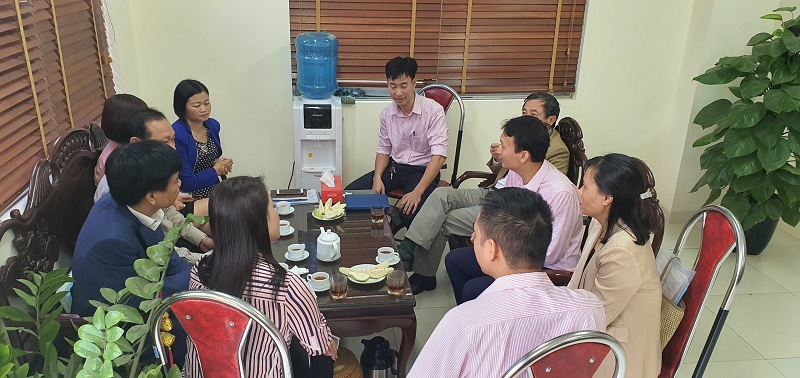 Hà Nội: Ngân hàng CSXH giải ngân vay vốn trả lương ngừng việc cho người lao động tại Thạch Thất - Ảnh 1