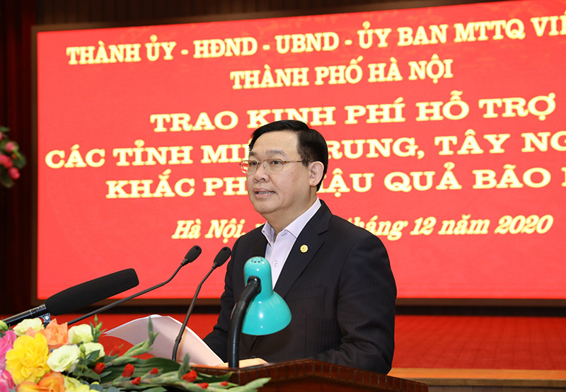Hà Nội trao tặng 91 tỷ đồng hỗ trợ đồng bào miền Trung, Tây Nguyên - Ảnh 1