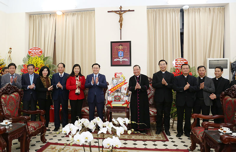 Bí thư Thành ủy Vương Đình Huệ chúc mừng Tòa Tổng giám mục Hà Nội nhân dịp Giáng sinh - Ảnh 1