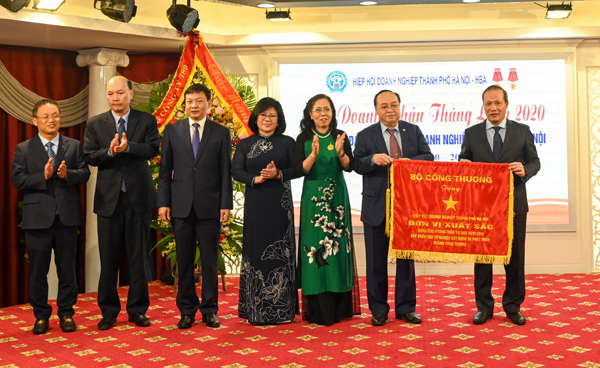 Ông Nguyễn Hồng Sơn tái đắc cử Chủ tịch Hiệp hội Doanh nghiệp TP Hà Nội - Ảnh 3