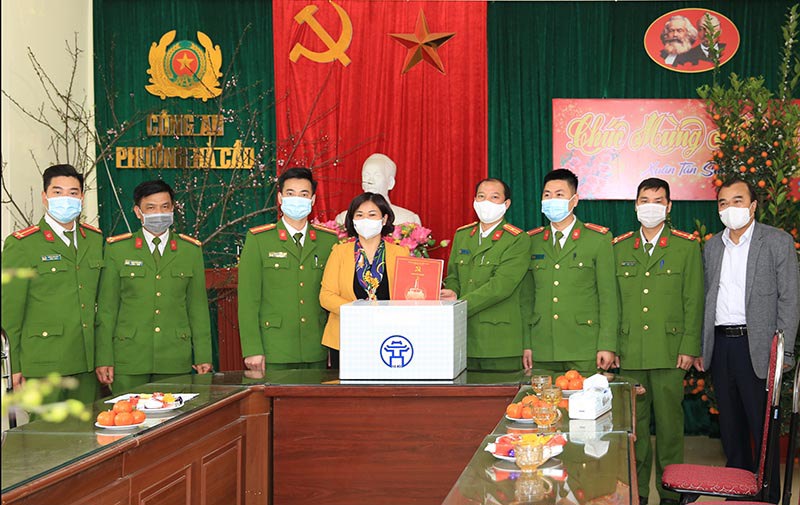 Phó Bí thư Thường trực Thành ủy Nguyễn Thị Tuyến thăm, động viên các y bác sĩ bệnh viện Đa khoa Hà Đông - Ảnh 4