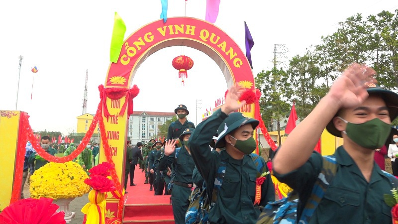 Huyện Thạch Thất bàn giao 180 tân binh nhập ngũ năm 2021 - Ảnh 3