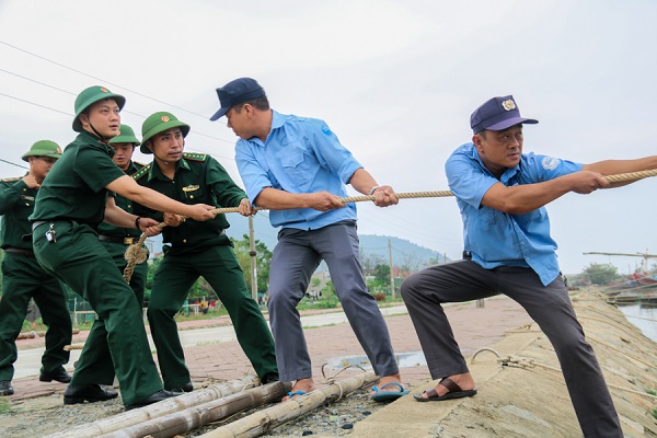 Hà Tĩnh: Khẩn trương đưa tàu thuyền vào bờ, triển khai phương án ứng phó bão số 7 - Ảnh 2