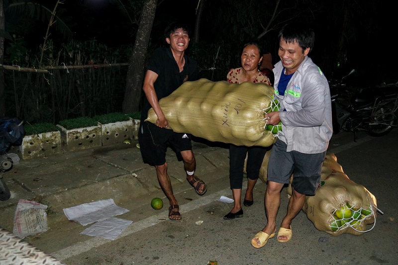 Hà Tĩnh: Chợ đêm bán trái cây "gây nghiện” - Ảnh 10