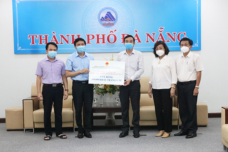 Hải Phòng hỗ trợ 5 tỷ đồng và 200.000 khẩu trang giúp Đà Nẵng chống dịch - Ảnh 1