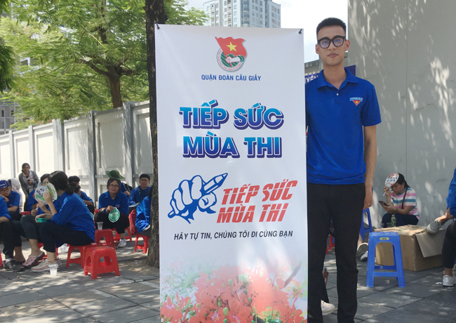 Nhiệt huyết "tiếp sức mùa thi" - Ảnh 2