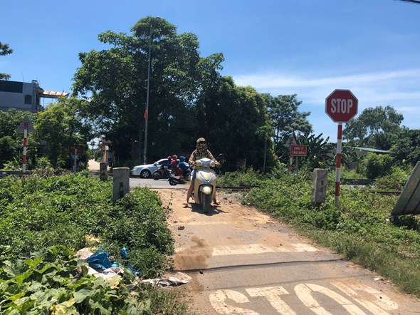 Hà Nội: Tăng cường kiểm tra, rà soát các lối đi tự mở ngang qua đường sắt - Ảnh 1