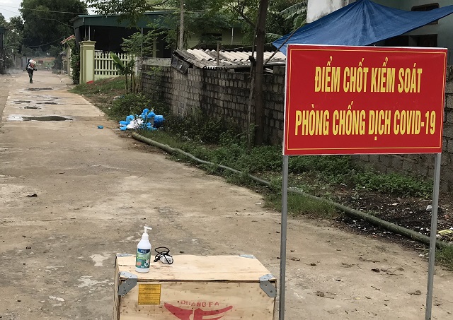 Ca mắc Covid-19 ở Thanh Hóa: Phong tỏa cả khu phố, đình chỉ công tác chủ tịch phường - Ảnh 1