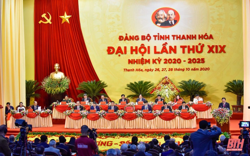 Chủ tịch Quốc hội Nguyễn Thị Kim Ngân mong muốn Thanh Hóa sớm trở thành cực tăng trưởng mới - Ảnh 3
