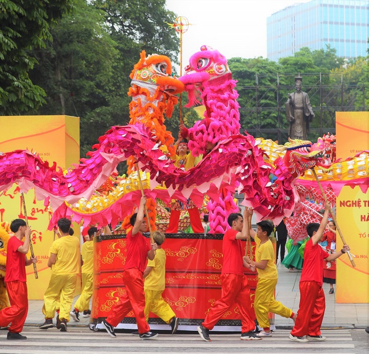 [Ảnh] Rộn ràng liên hoan múa Rồng tại không gian hồ Hoàn Kiếm - Ảnh 10