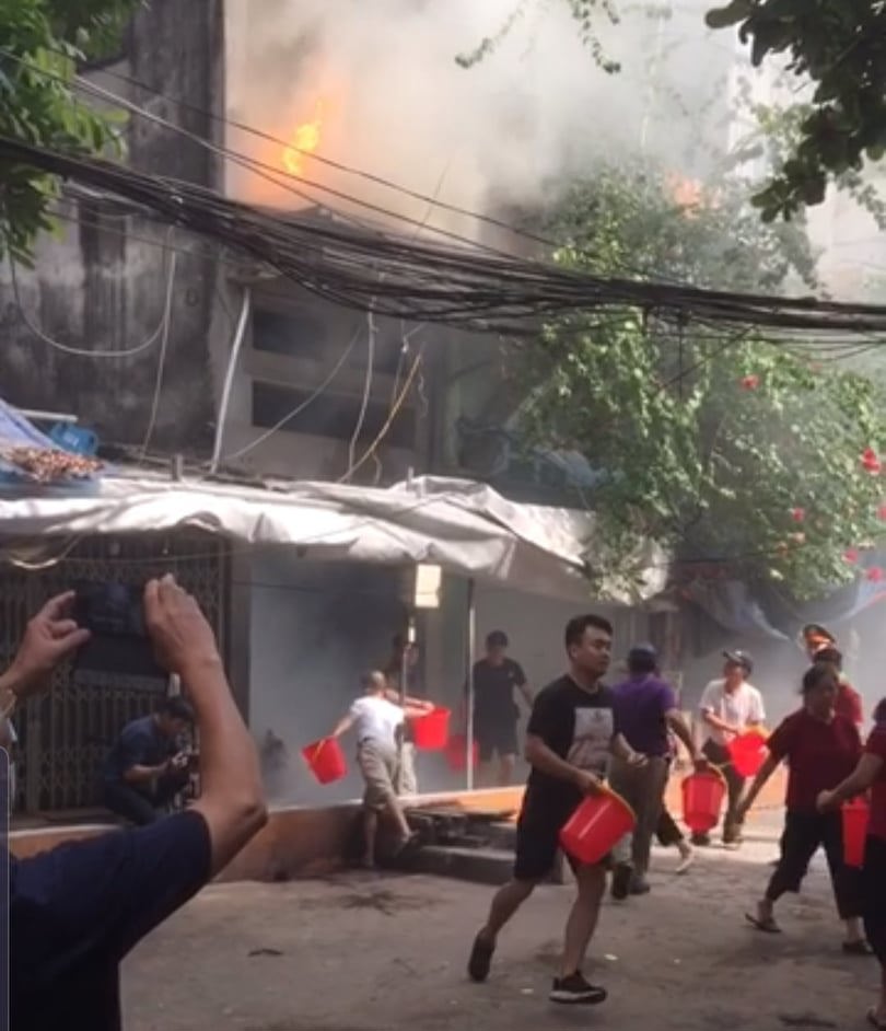 Hà Nội: Cháy giả định ngôi nhà 4 tầng đang xây, nhiều người mắc kẹt được cứu thoát - Ảnh 5