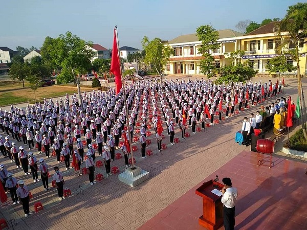 Hàng ngàn trường học tại Nghệ An - Hà Tĩnh tưng bừng khai giảng năm học mới - Ảnh 4