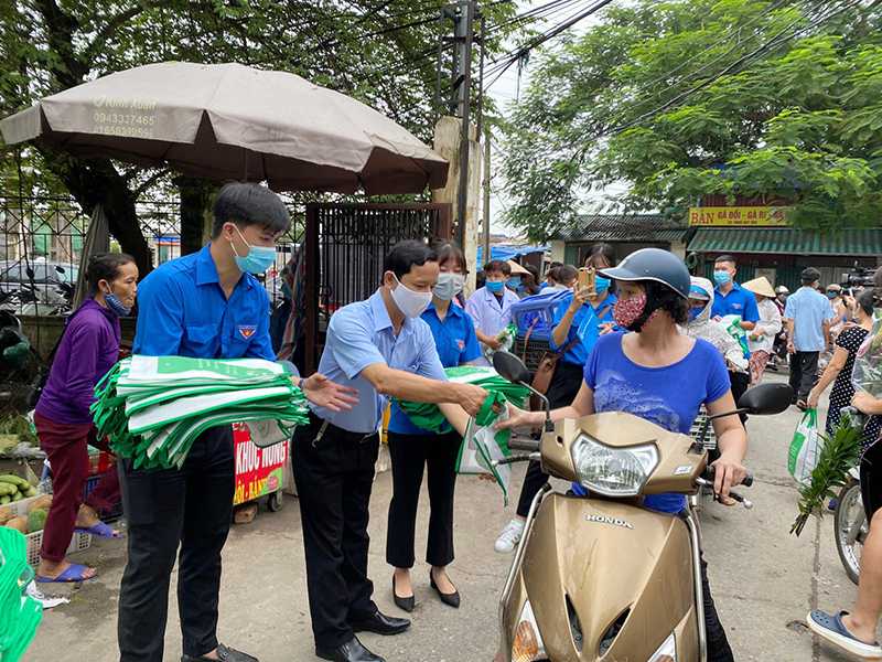 Đoàn thanh niên Hà Nội triển khai mô hình chợ dân sinh giảm rác thải nhựa - Ảnh 2
