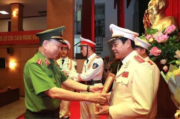 Giám đốc Công an tỉnh Nghệ An được thăng quân hàm Thiếu tướng - Ảnh 1