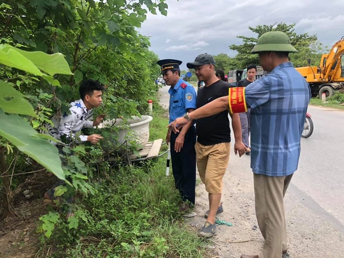 Thanh Oai ra quân giải tỏa hành lang an toàn giao thông - Ảnh 3