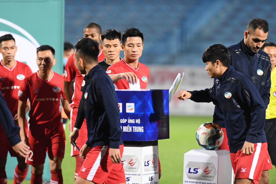 HLV Park Hang-seo và các cầu thủ chung tay hướng về đồng bào miền Trung - Ảnh 2