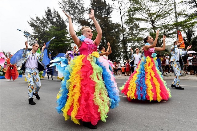 Du lịch xứ Thanh hồi sinh mạnh mẽ sau đại dịch: Chen chân ở Carnival Sầm Sơn 2020 - Ảnh 1